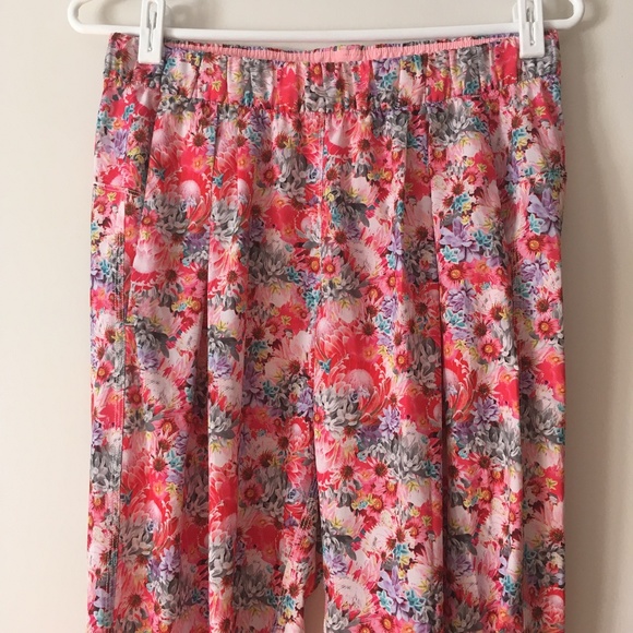 LULULEMON Rollin' With My 'Omies Flowabunga Pants 6 - Picture 3 of 6